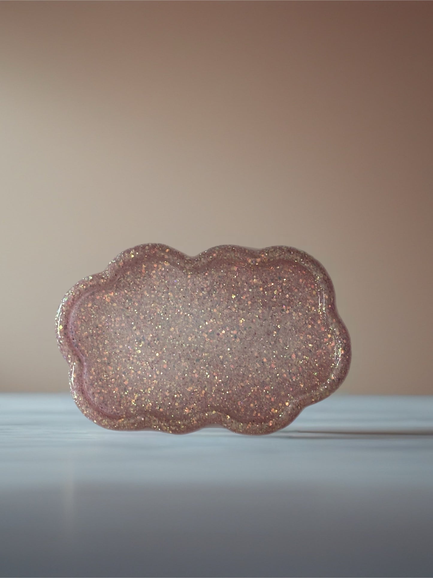 Pink cloud-shaped resin tray with shimmer effect