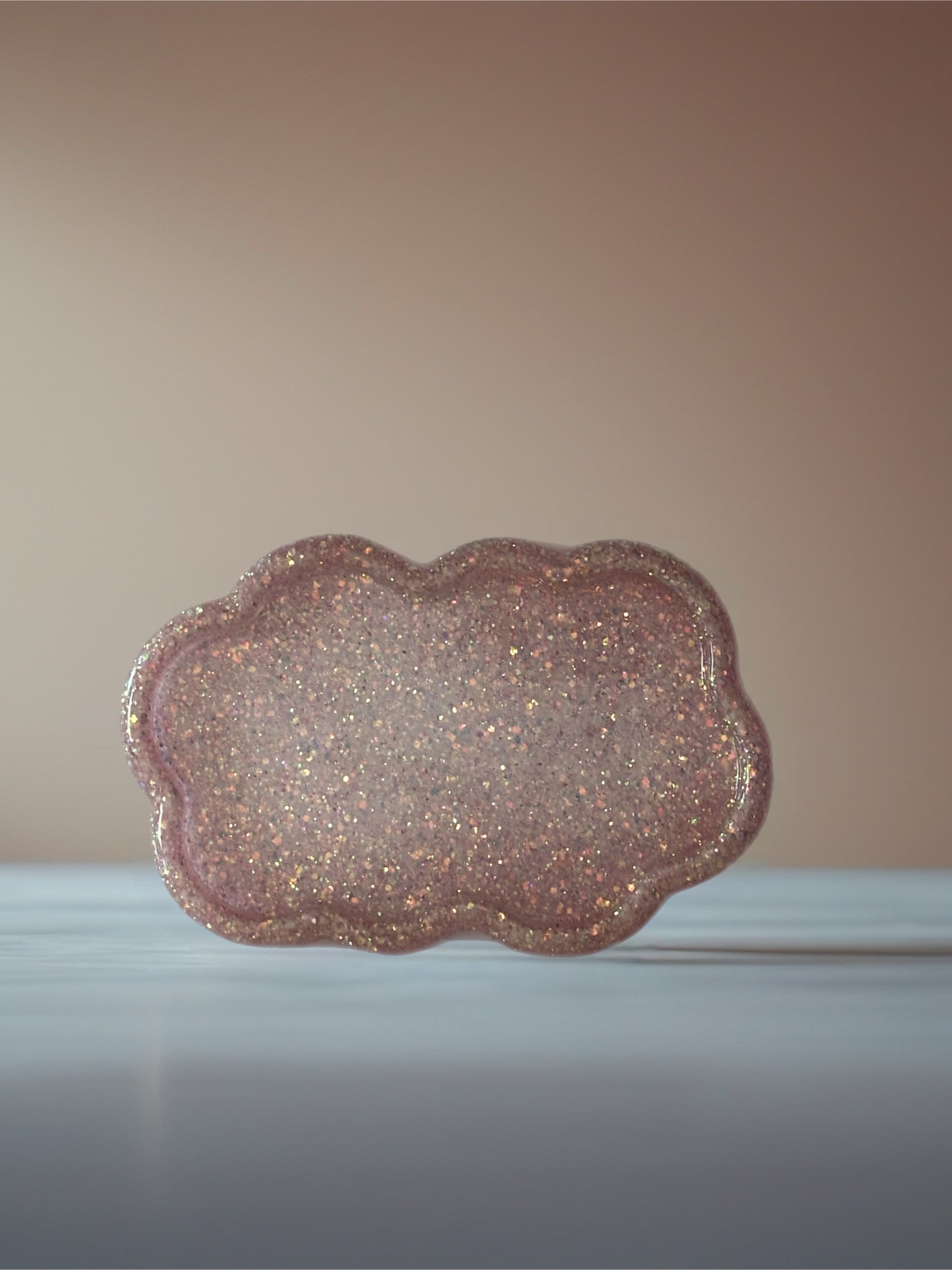 Pink cloud-shaped resin tray with shimmer effect